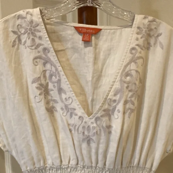 ♥️Embroidered white Dress♥️ - Picture 2 of 4